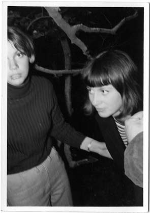 1967-09-Irma & Astrid at night?